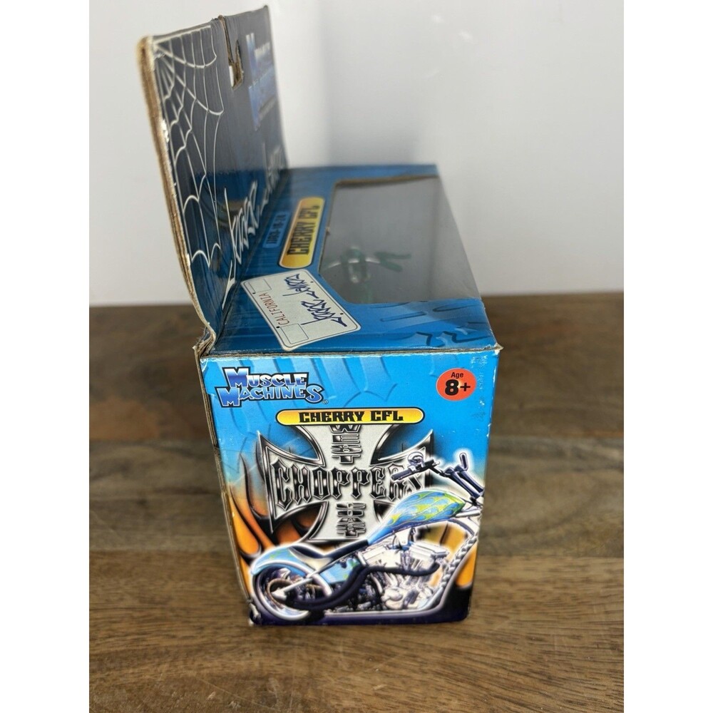 Jesse James West Coast Choppers Cherry CFL 1:18 Scale Muscle Machines - Picture 5 of 7